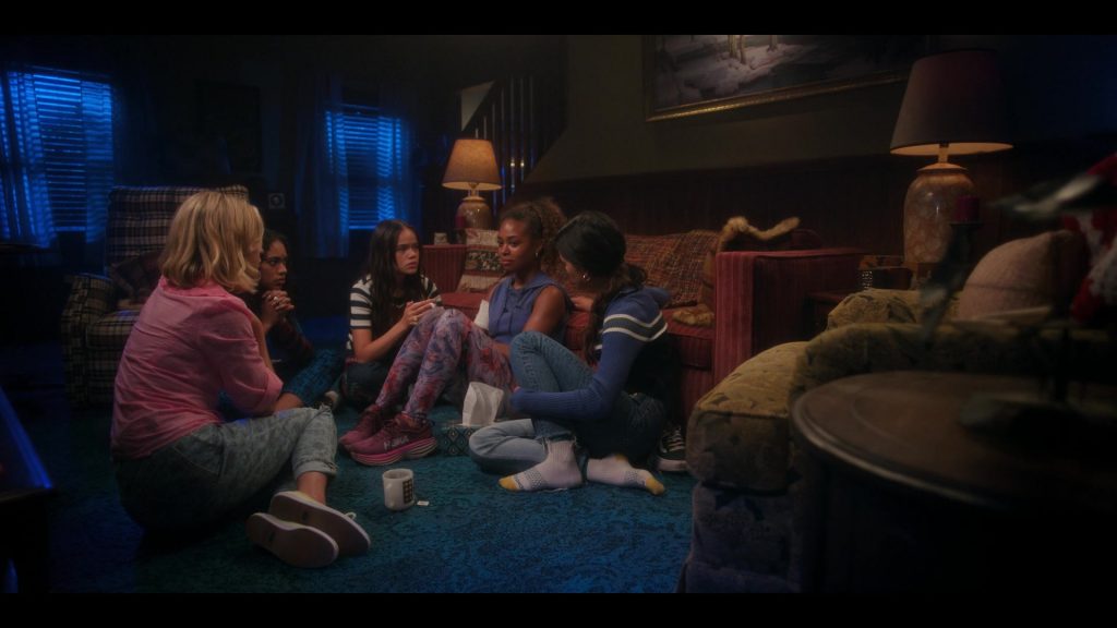 Hoka Sneakers in Pretty Little Liars - Original Sin S02E05 “Chapter Fifteen - Friday the 13th” (2024) (Image 2)