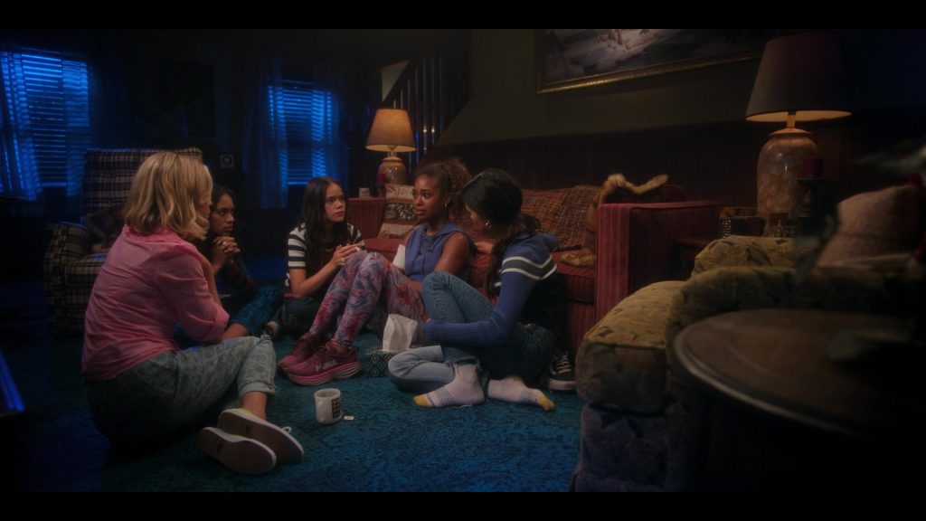 Hoka Sneakers in Pretty Little Liars - Original Sin S02E05 “Chapter Fifteen - Friday the 13th” (2024) (Image 4)