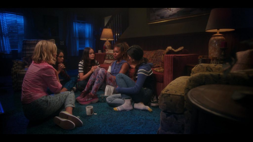 Hoka Sneakers in Pretty Little Liars - Original Sin S02E05 “Chapter Fifteen - Friday the 13th” (2024) (Image 5)