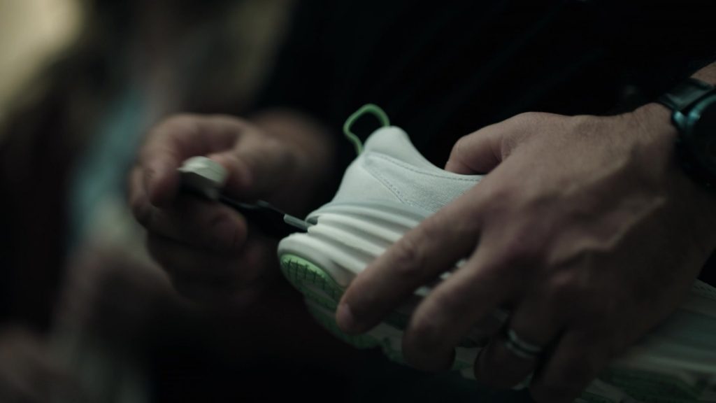 Hoka Sneakers in The Hunting Party S01E09 “Tom Beecher” (2025) (Image 7)