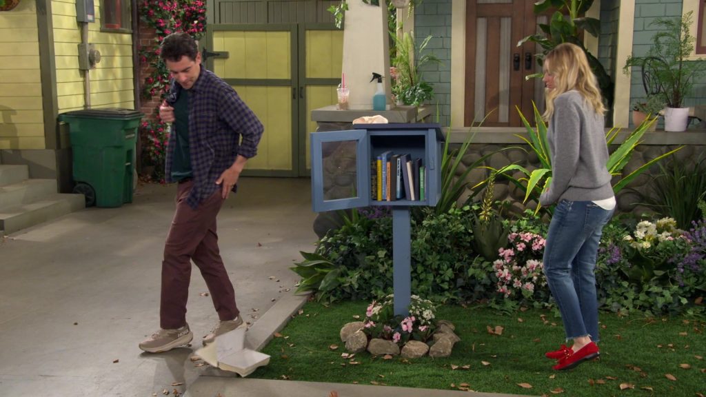 Hoka Sneakers in The Neighborhood S07E06 “Welcome to Daddy Issues” (2024) (Image 7)