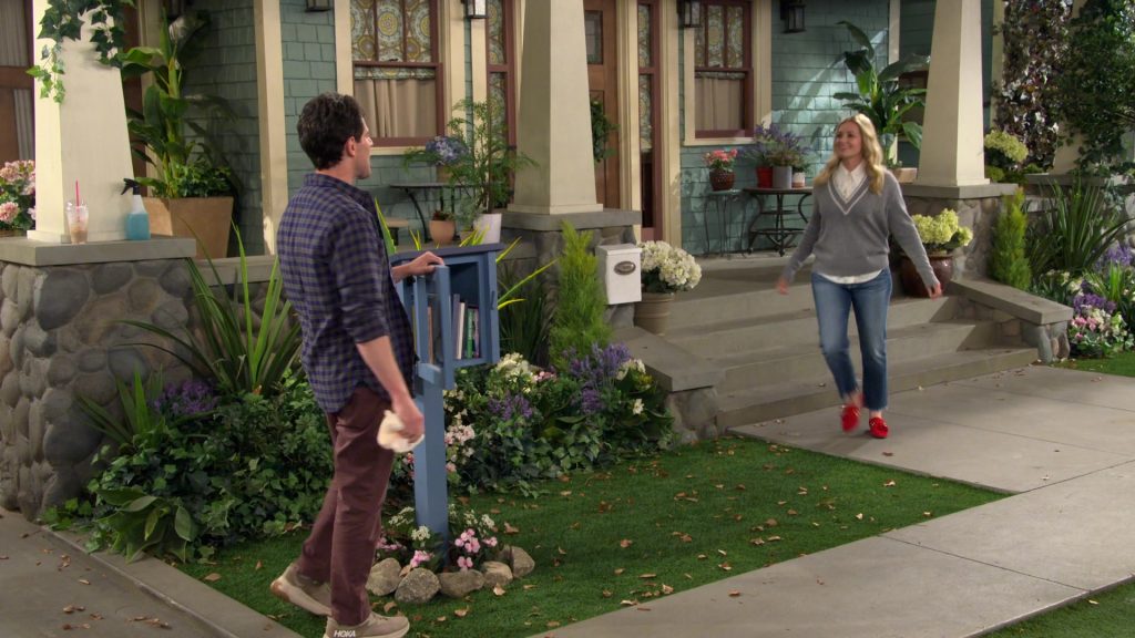 Hoka Sneakers in The Neighborhood S07E06 “Welcome to Daddy Issues” (2024) (Image 8)