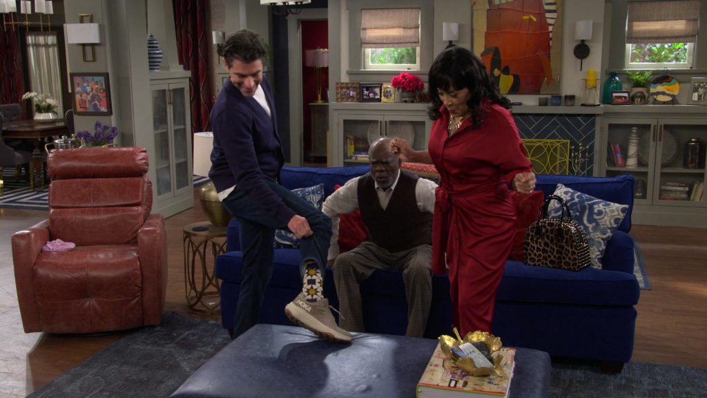 Hoka Sneakers in The Neighborhood S07E07 “Welcome to the Wicked Stepmother” (2024) (Image 2)