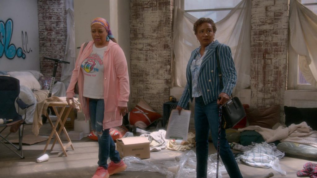 Hoka Sneakers in The Upshaws S06E06 “Who, Me” (2025) (Image 10)