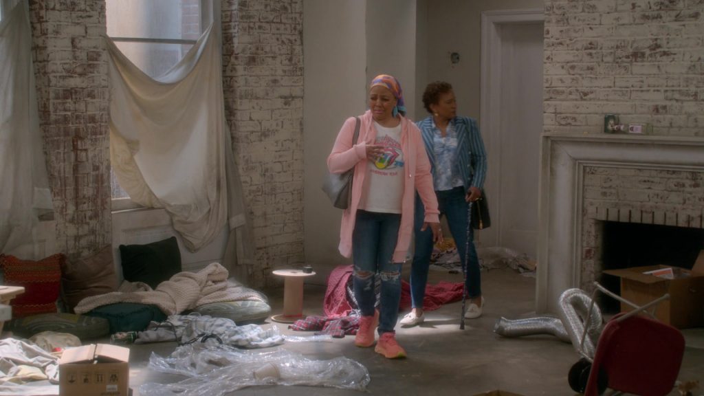 Hoka Sneakers in The Upshaws S06E06 “Who, Me” (2025) (Image 11)