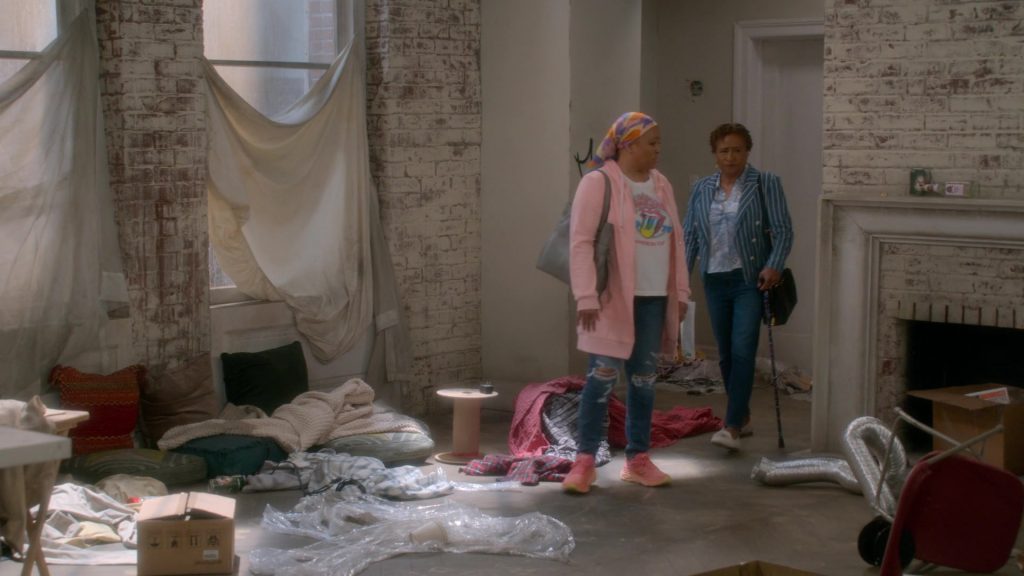 Hoka Sneakers in The Upshaws S06E06 “Who, Me” (2025) (Image 12)
