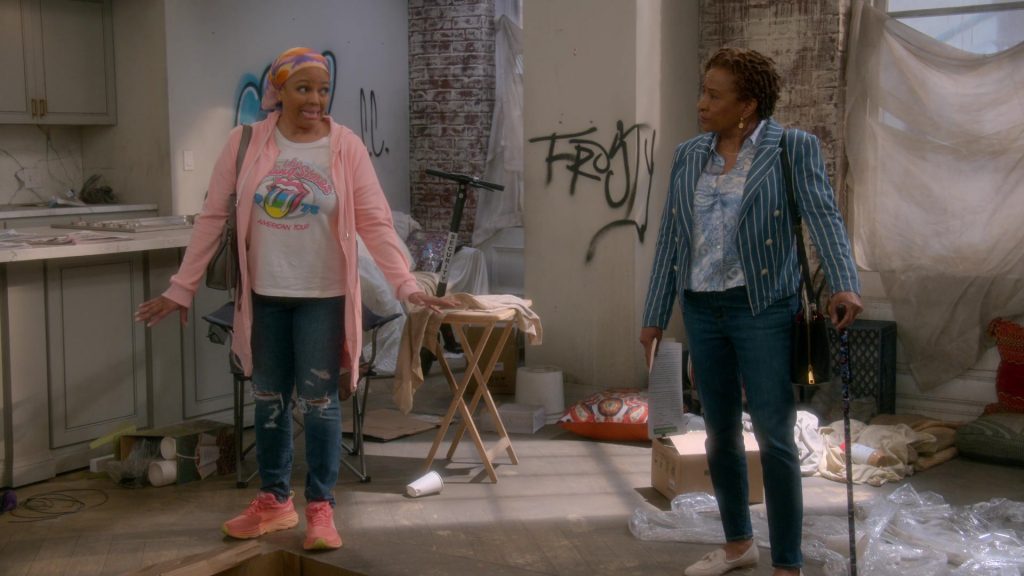 Hoka Sneakers in The Upshaws S06E06 “Who, Me” (2025) (Image 2)