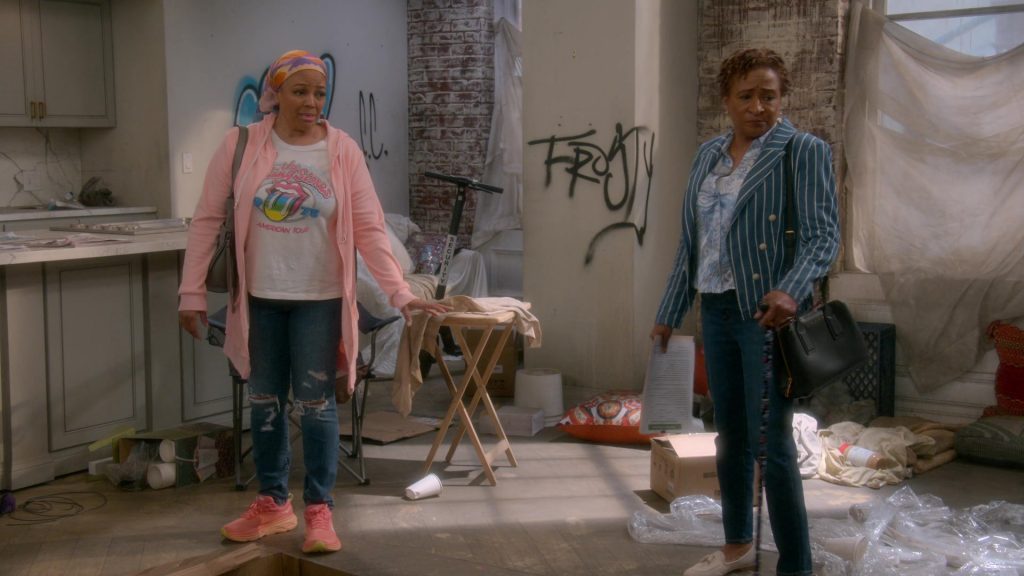 Hoka Sneakers in The Upshaws S06E06 “Who, Me” (2025) (Image 4)