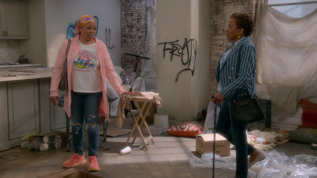 Hoka Sneakers in The Upshaws S06E06 “Who, Me” (2025) (Image 5)