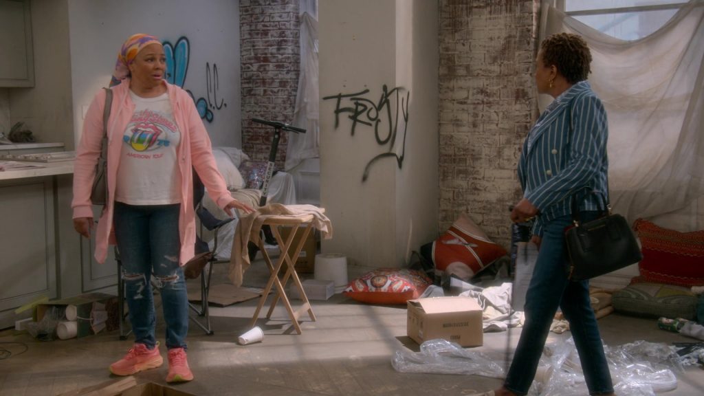 Hoka Sneakers in The Upshaws S06E06 “Who, Me” (2025) (Image 6)