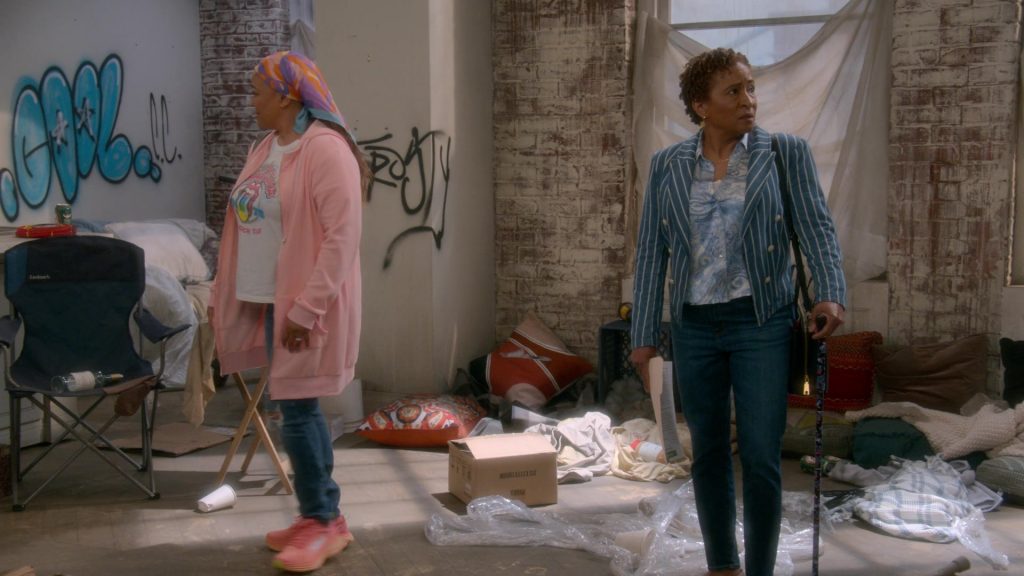 Hoka Sneakers in The Upshaws S06E06 “Who, Me” (2025) (Image 9)