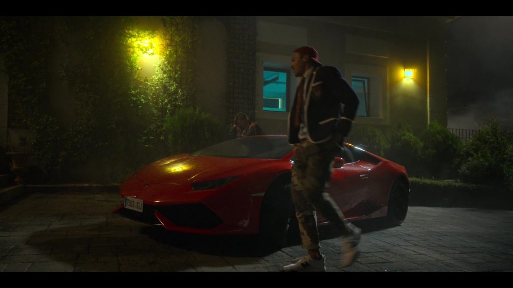 Lamborghini Red Sports Car and New Balance White Sneakers in Elite S03E03 “Cayetana y Valerio” (2020) (Image 1)
