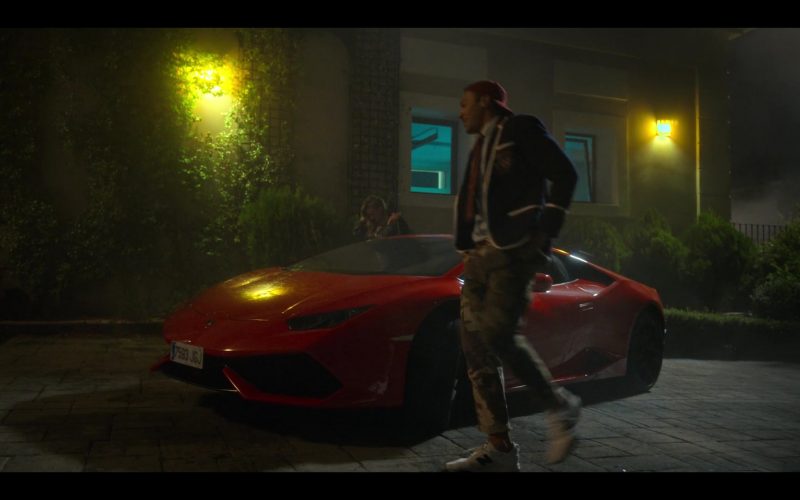 Lamborghini Red Sports Car and New Balance White Sneakers in Elite S03E03 “Cayetana y Valerio” (2020) (Image 1)