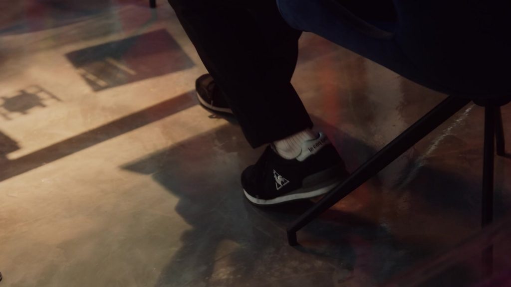 Le Coq Sportif Sneakers in Followers S01E08 “Reboot” (2020) (Image 1)