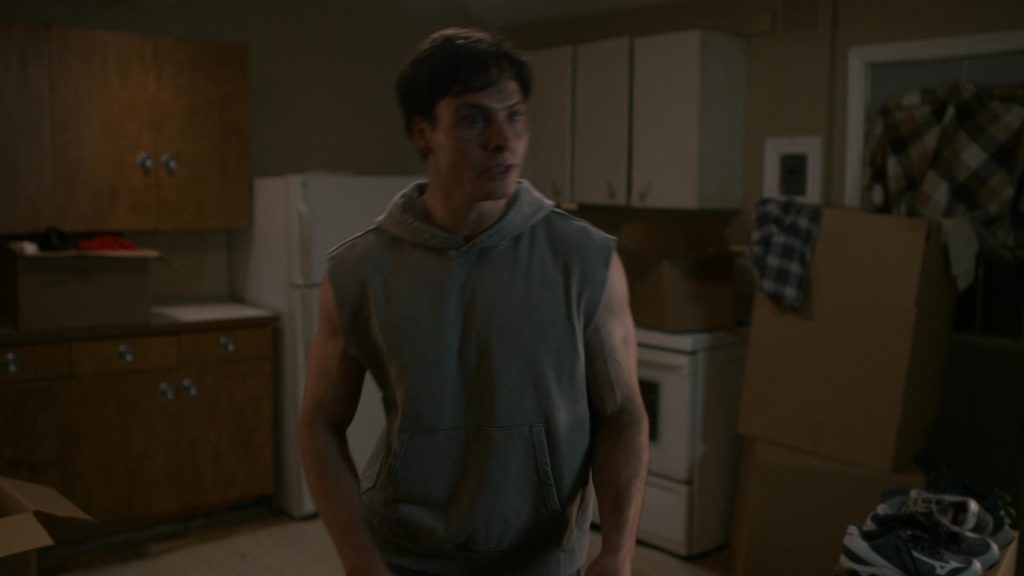 Mizuno Sneakers in Sheriff Country S01E04 “Out of Office” (2025) (Image 1)