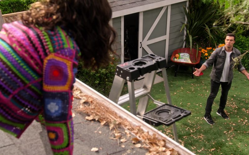 New Balance Black Sneakers of Jencarlos Canela as Victor in The Expanding Universe of Ashley Garcia S01E09 “In Tad We Trust” (2020) (Image 1)