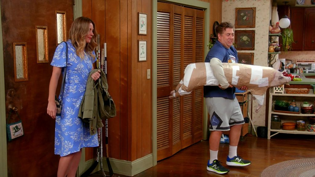 New Balance Fresh Foam Sneakers of Eric Petersen in Kevin Can Fk Himself S01E03 “We're Selling Washing Machines” (2021) (Image 1)