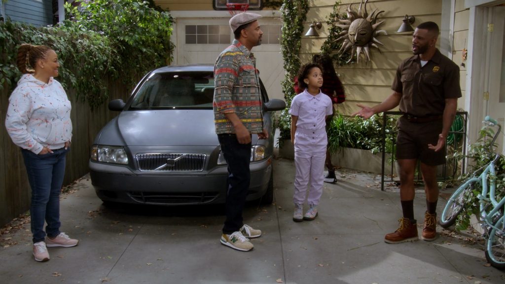 New Balance Men's Sneakers of Mike Epps as Bernard “Bennie” Upshaw Sr. in The Upshaws S04E06 “Auto Motives” (2023) (Image 19)