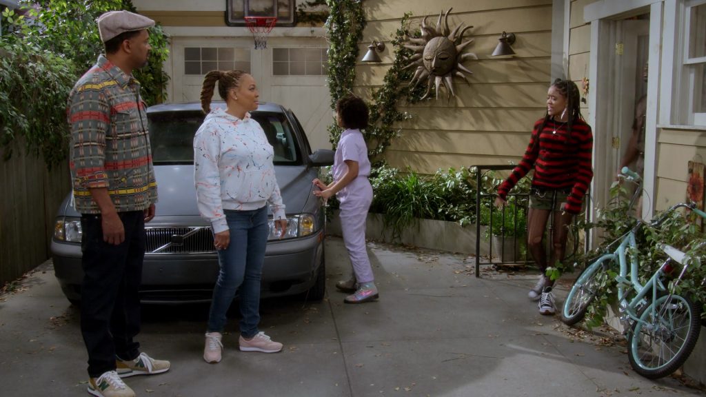 New Balance Men's Sneakers of Mike Epps as Bernard “Bennie” Upshaw Sr. in The Upshaws S04E06 “Auto Motives” (2023) (Image 4)