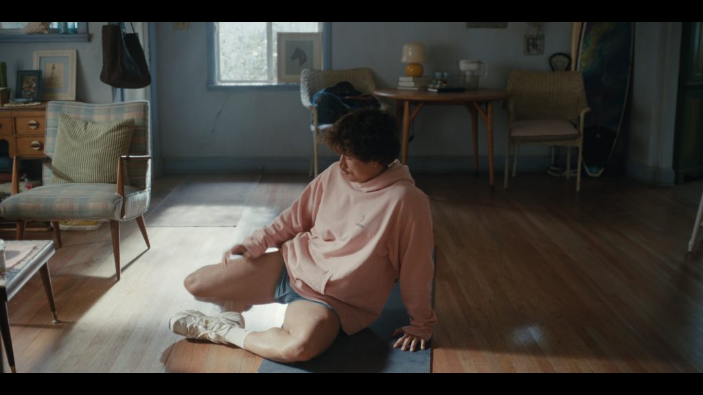 New Balance Shoes, Nike Socks in BEEF S02E07 “The Hour of Separation” (2026) (Image 2)