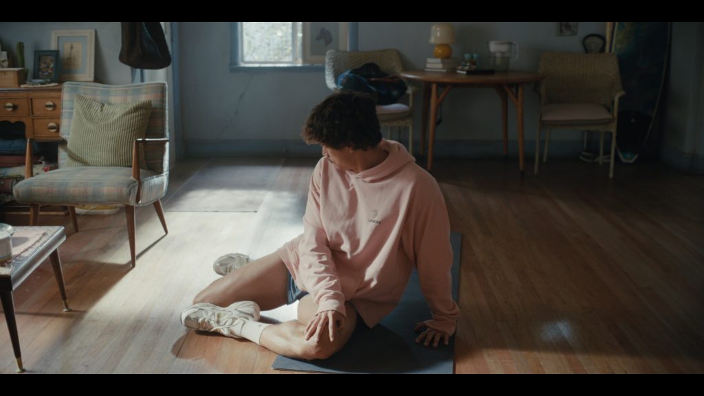 New Balance Shoes, Nike Socks in BEEF S02E07 “The Hour of Separation” (2026) (Image 3)