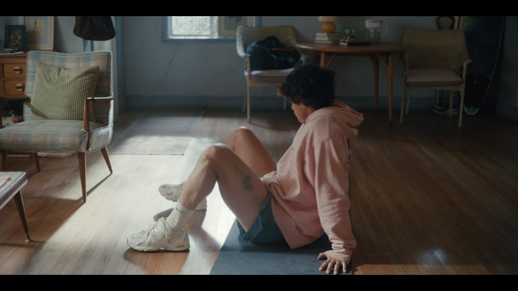 New Balance Shoes, Nike Socks in BEEF S02E07 “The Hour of Separation” (2026) (Image 6)
