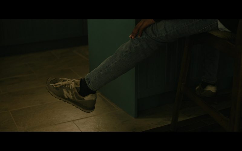 New Balance Shoes in Cross S01E07 “Happy Birthday” (2024) (Image 1)