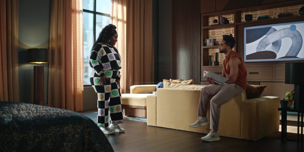 New Balance Sneakers and Funyuns Snacks in Harlem S03E02 “Fallopian Blues” (2025) (Image 4)