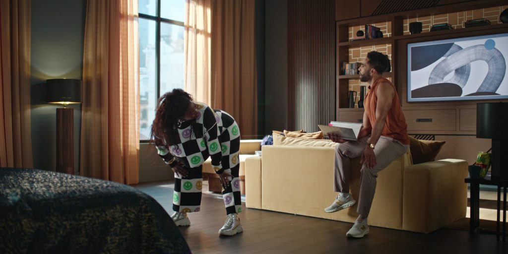 New Balance Sneakers and Funyuns Snacks in Harlem S03E02 “Fallopian Blues” (2025) (Image 6)