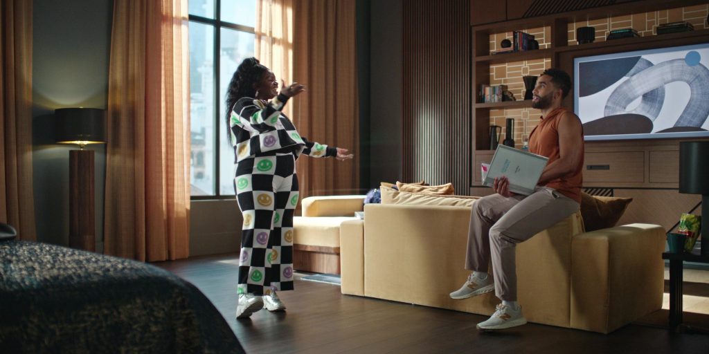 New Balance Sneakers and Funyuns Snacks in Harlem S03E02 “Fallopian Blues” (2025) (Image 7)
