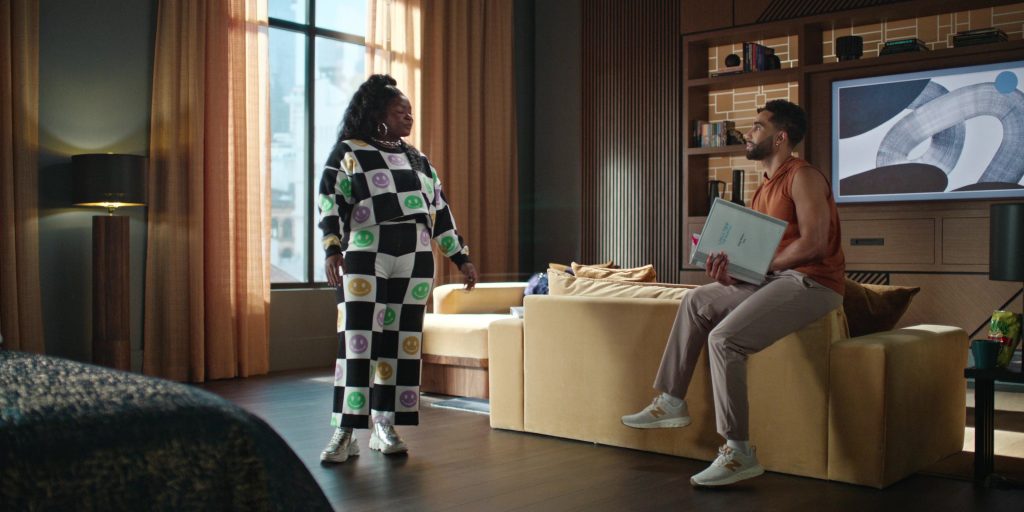 New Balance Sneakers and Funyuns Snacks in Harlem S03E02 “Fallopian Blues” (2025) (Image 8)
