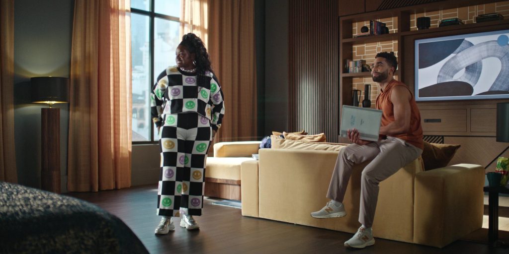 New Balance Sneakers and Funyuns Snacks in Harlem S03E02 “Fallopian Blues” (2025) (Image 9)