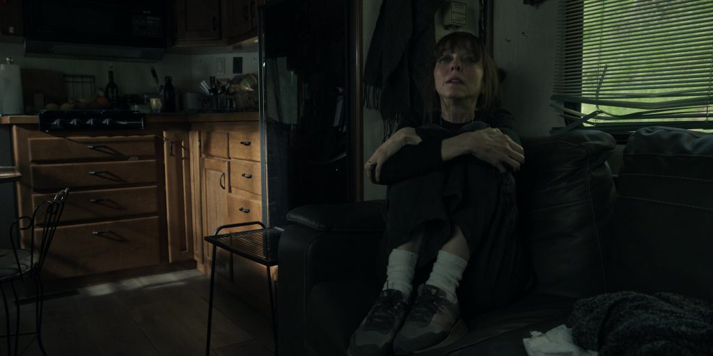 New Balance Sneakers in Bosch Legacy S03E05 “Fing Politics” (2025) (Image 3)
