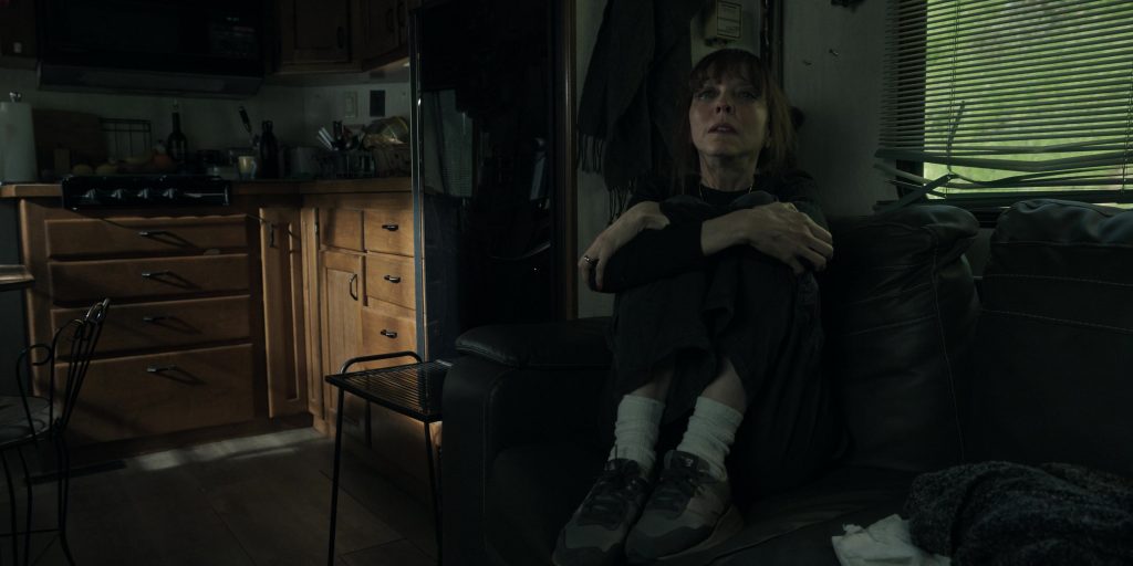 New Balance Sneakers in Bosch Legacy S03E05 “Fing Politics” (2025) (Image 4)