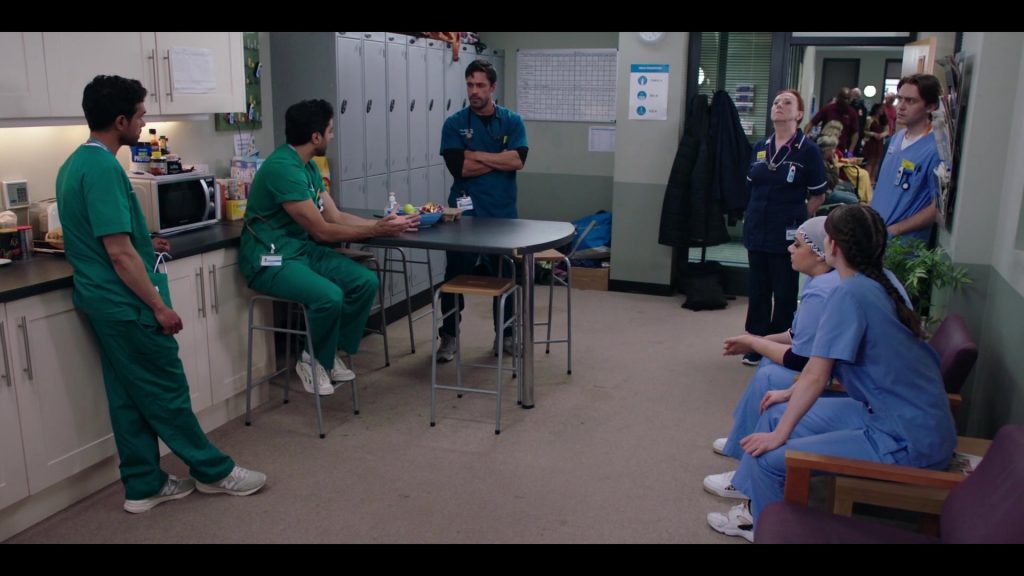 New Balance Sneakers in Casualty S39E20 “Internal Affairs – Episode 2” (2025) (Image 3)