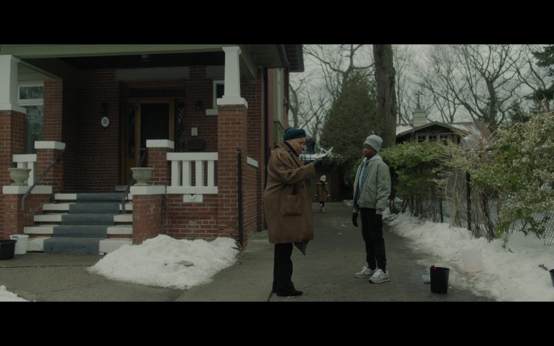 New Balance Sneakers in Cross S01E02 “Ride the White Horsey” (2024) (Image 1)