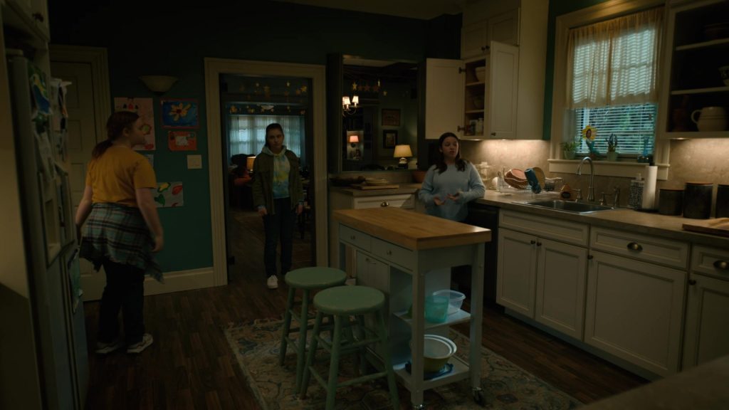 New Balance Sneakers in Evil S04E10 “How to Survive a Storm” (2024) (Image 2)
