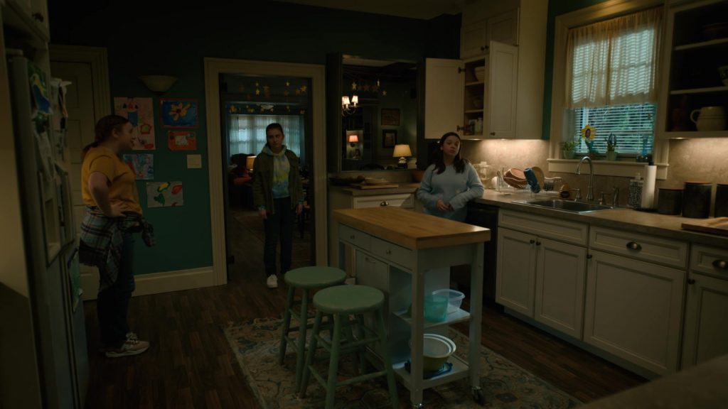 New Balance Sneakers in Evil S04E10 “How to Survive a Storm” (2024) (Image 3)