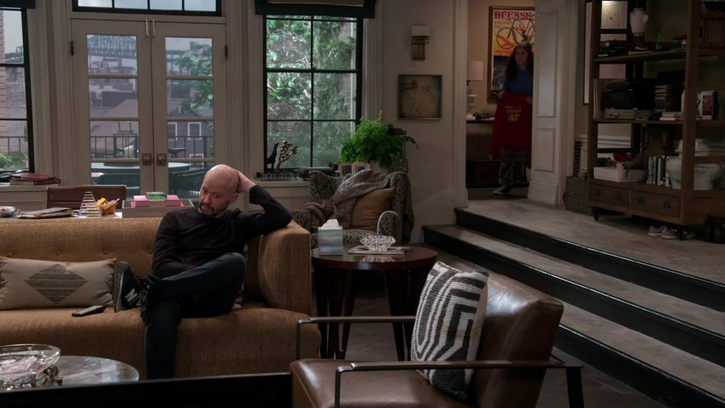 New Balance Sneakers in Extended Family S01E09 “The Consequences of Helping People” (2024) (Image 2)