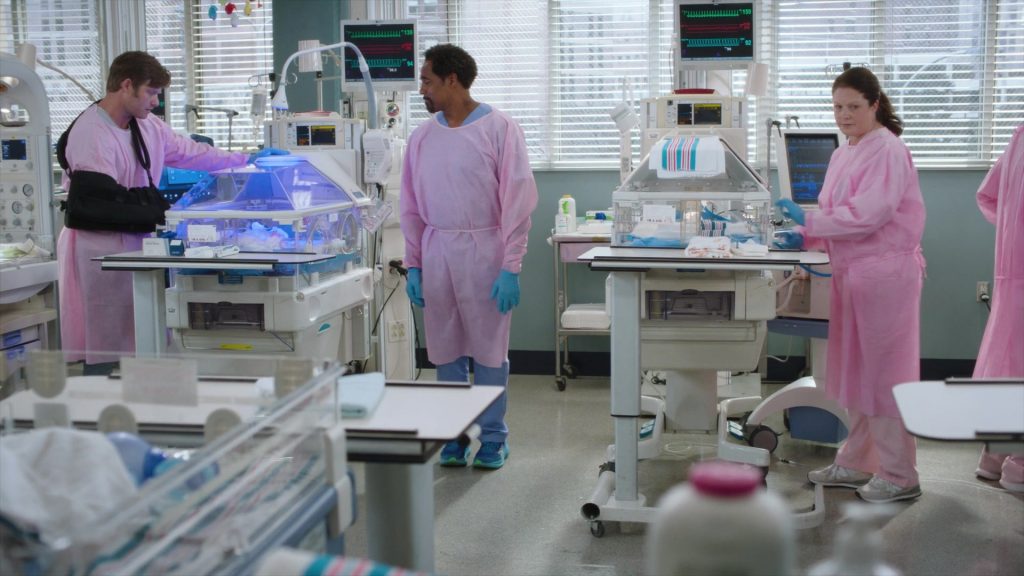 New Balance Sneakers in Grey's Anatomy S22E07 “Skyfall” (2026) (Image 1)