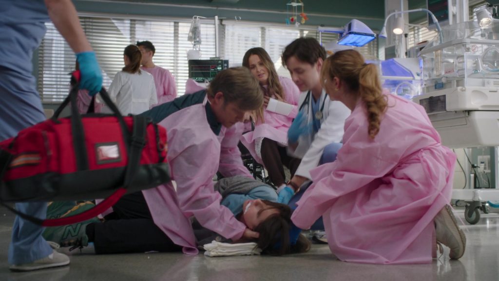 New Balance Sneakers in Greys Anatomy S22E08 “Heavy on Me” (2026) (Image 2)