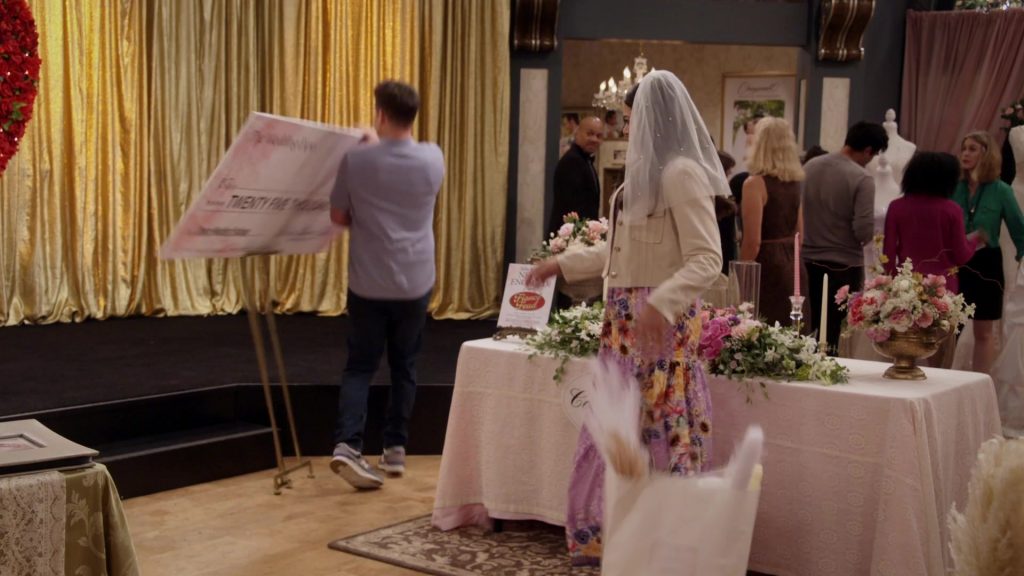 New Balance Sneakers in Lopez vs Lopez S03E01 “Lopez vs Wedding” (2024) (Image 2)