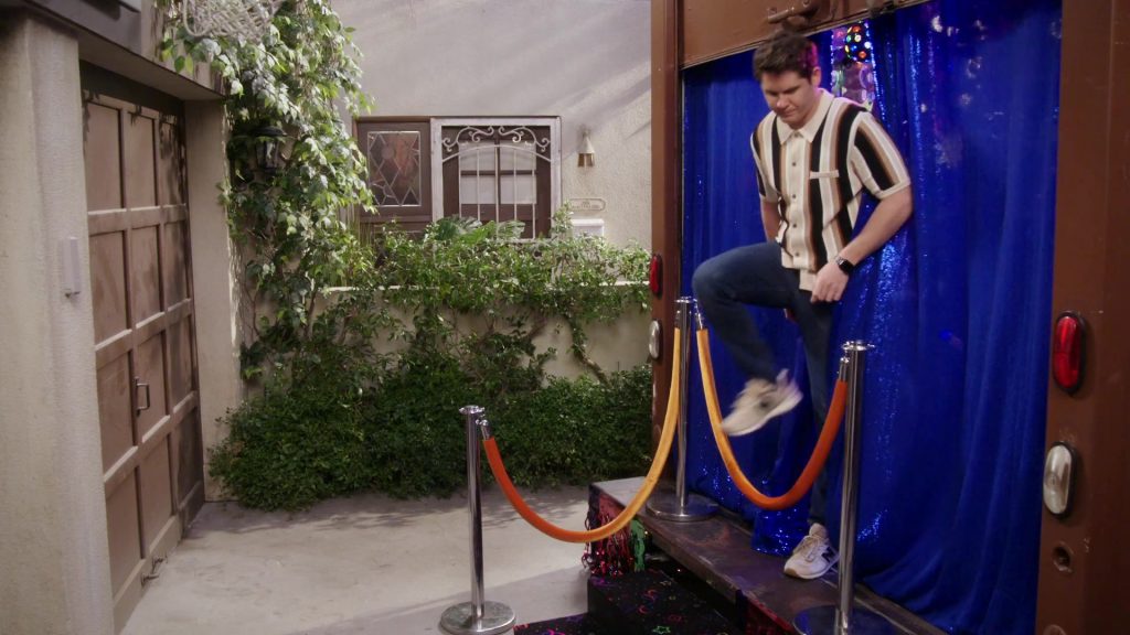 New Balance Sneakers in Lopez vs Lopez S03E10 “Lopez vs Josué” (2025) (Image 2)