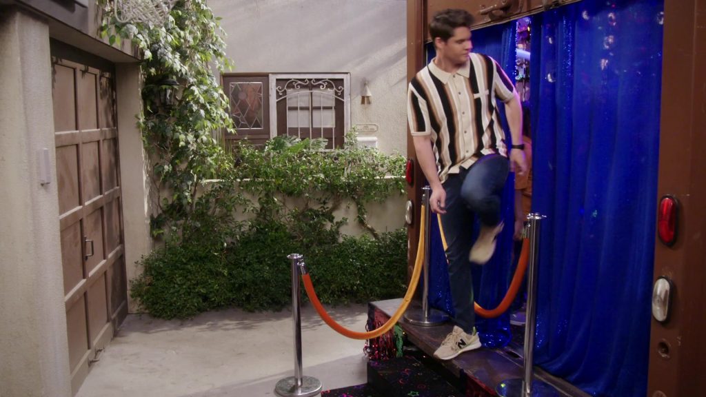 New Balance Sneakers in Lopez vs Lopez S03E10 “Lopez vs Josué” (2025) (Image 3)