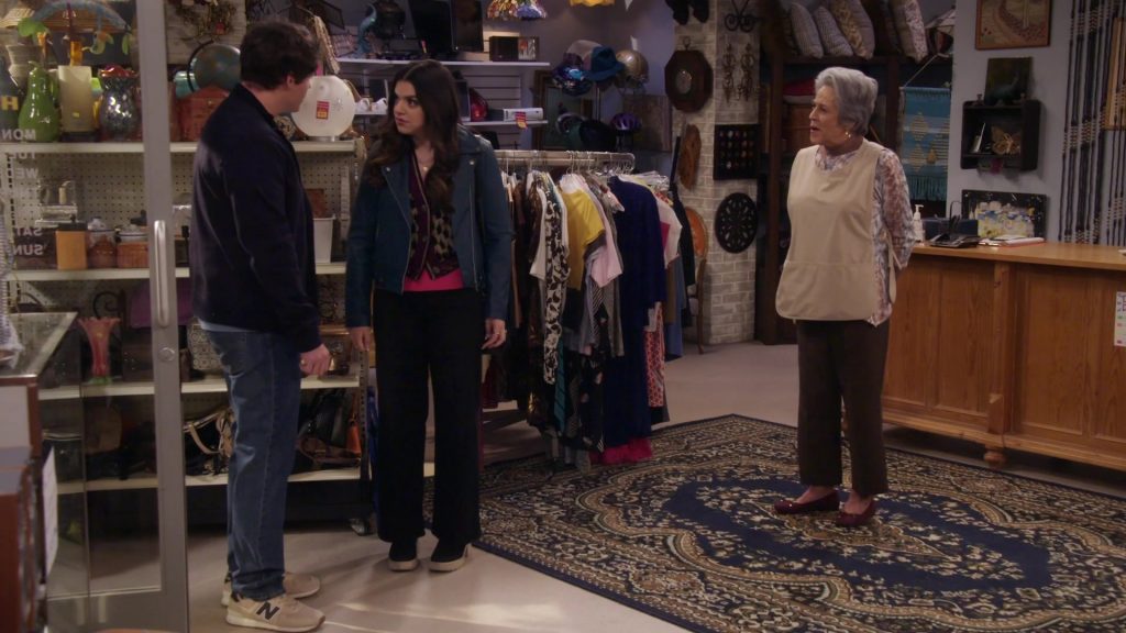 New Balance Sneakers in Lopez vs Lopez S03E13 “Lopez vs Lockout” (2025) (Image 14)