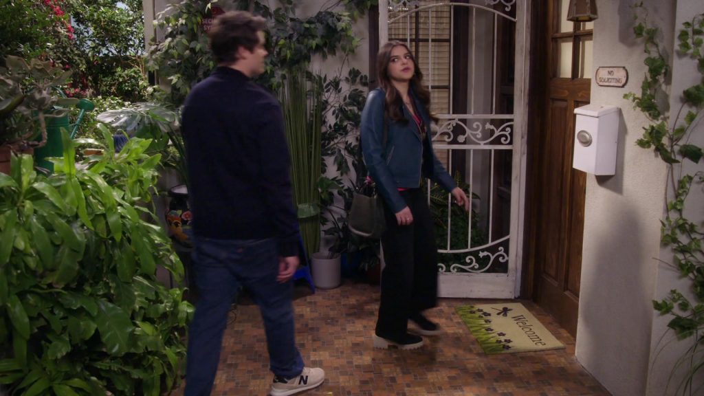New Balance Sneakers in Lopez vs Lopez S03E13 “Lopez vs Lockout” (2025) (Image 17)