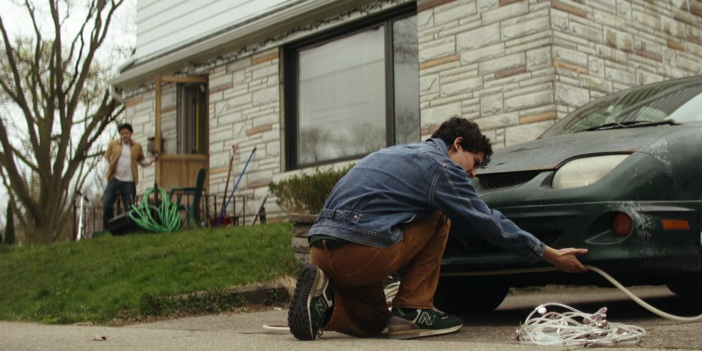 New Balance Sneakers in Motorheads S01E02 “Glow” (2025) (Image 1)