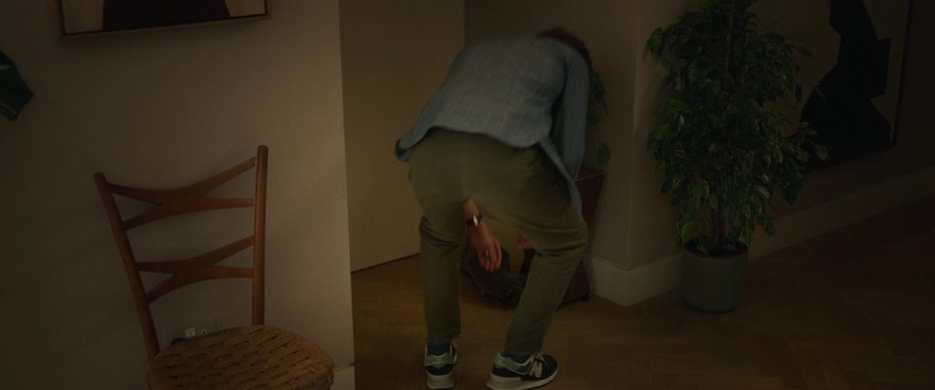 New Balance Sneakers in The Girlfriend S01E06 (2025) (Image 1)