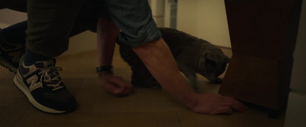 New Balance Sneakers in The Girlfriend S01E06 (2025) (Image 10)