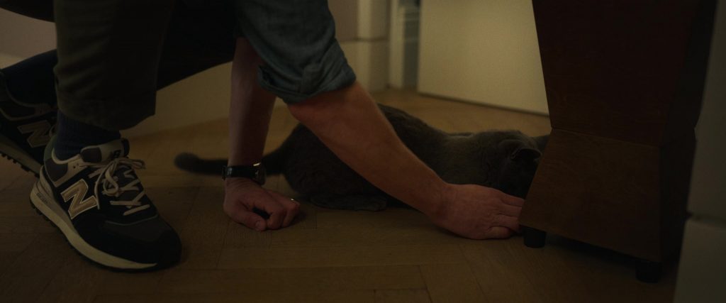 New Balance Sneakers in The Girlfriend S01E06 (2025) (Image 11)